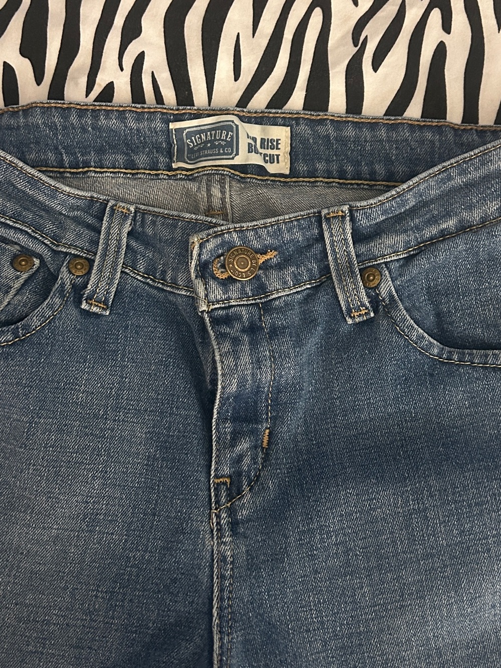 Signature by Levi Strauss Women's Straight Leg Blue Jeans